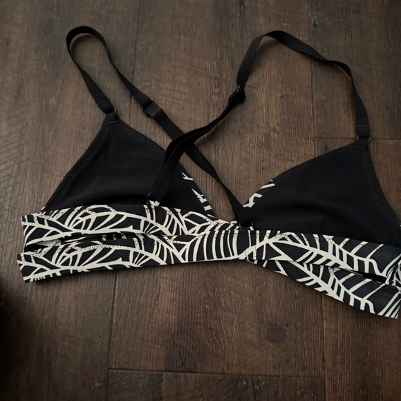 Lululemon bikini  top 6 - Picture 4 of 5